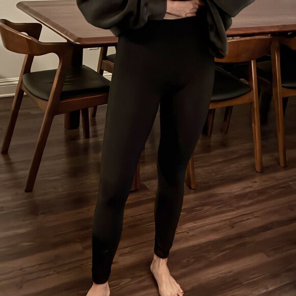 Lorna Jane Black 7/8 Leggings with Mesh Panels - Picture 4 of 7